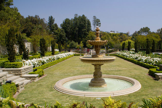 [greystone_courtyard2.jpg]