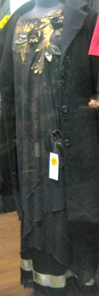 [black+and+gold1.JPG]