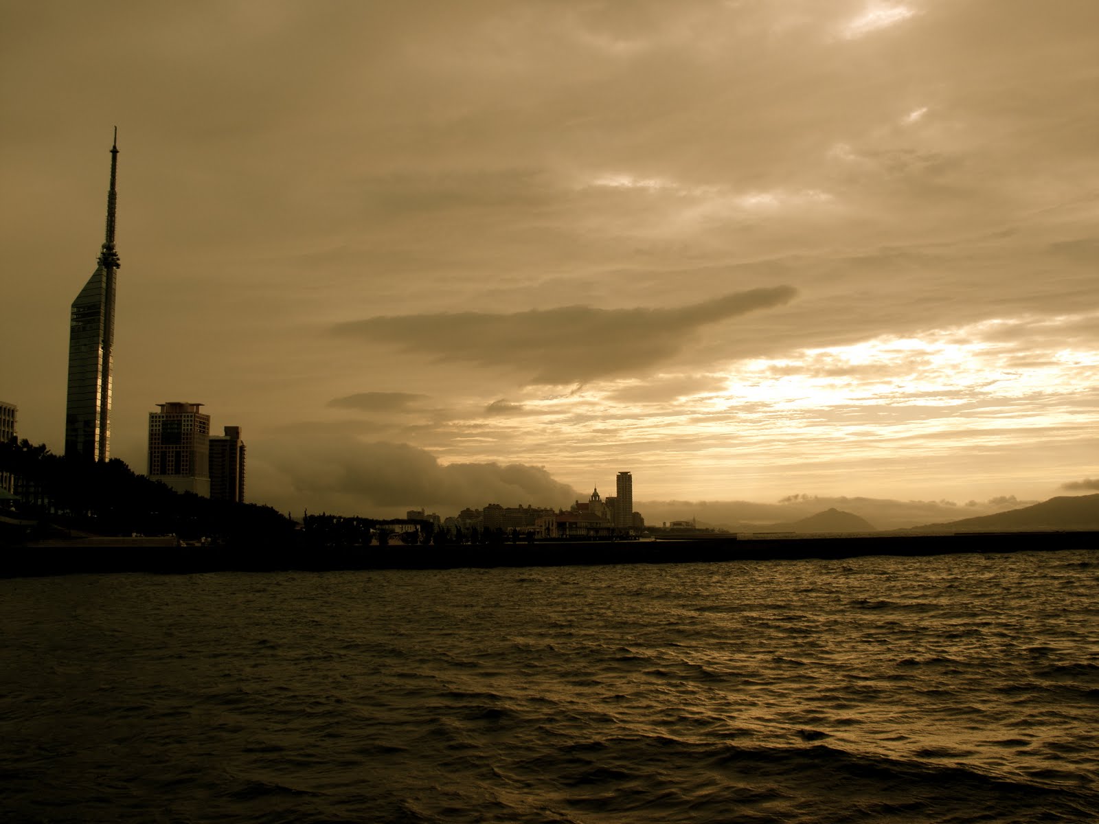 [Fukuokasunset01.JPG]