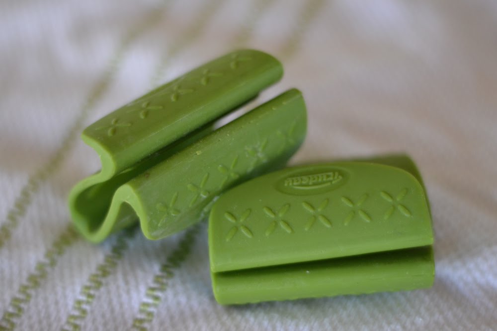 The World in My Kitchen 12 Days of Christmas Trudeau Pinch Grips