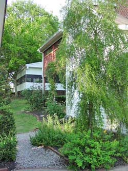 [grounds-sideview.jpg]