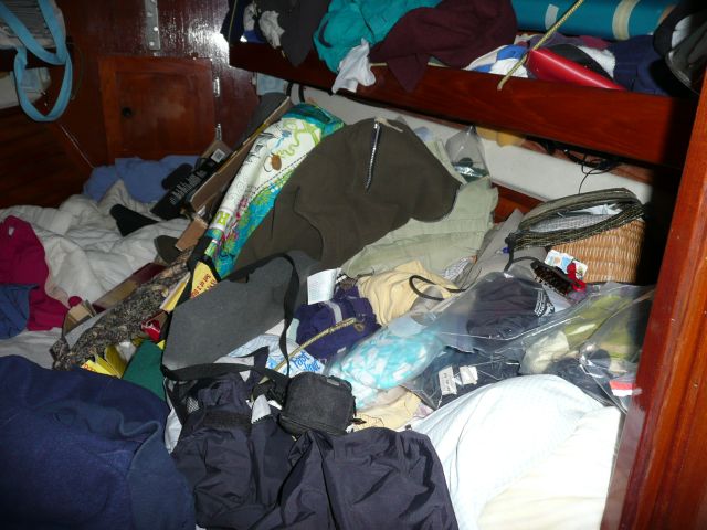 [v+berth+mess.jpg]