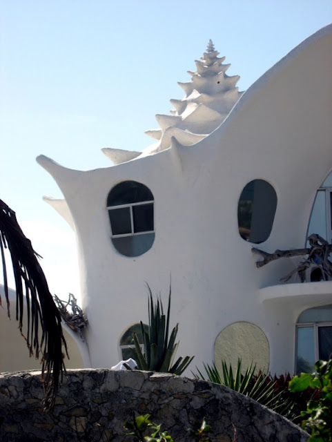 Strange weird, crazy and creative houses ever Strange weird, crazy and creative houses ever