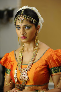 Anushka Photos From Nagavalli Movie