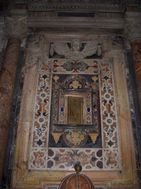 [Calcata_HolyForeskinNiche.JPG]