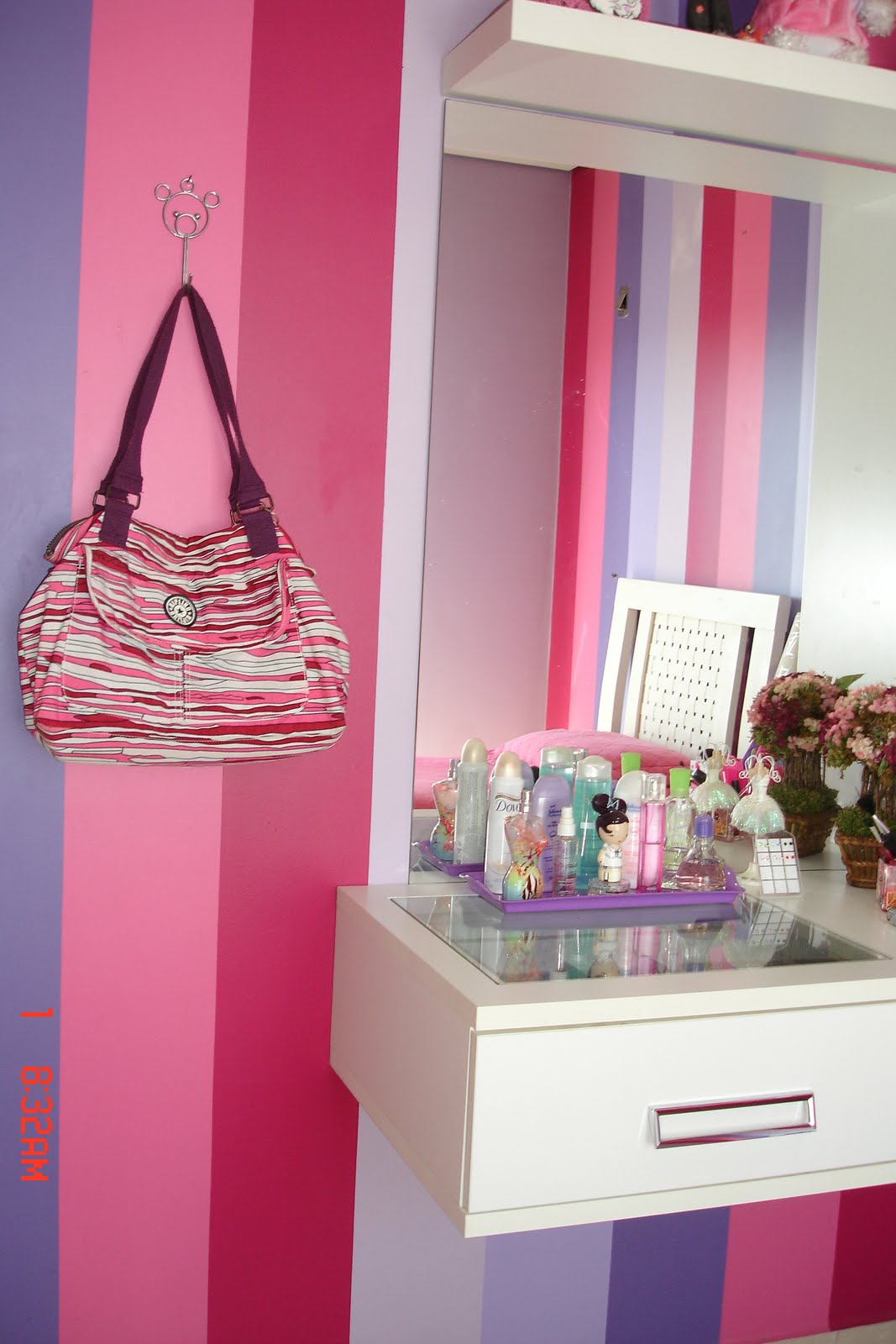 , pelo menos por enquanto, passou a fase dos tons de rosa e lil?s Tour Pelo O Meu Quarto Cor De Rosa ~ , pelo menos por enquanto, passou a fase dos tons de rosa e lil?s