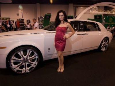2009 SEMA Auto Show Hot Car Babes
