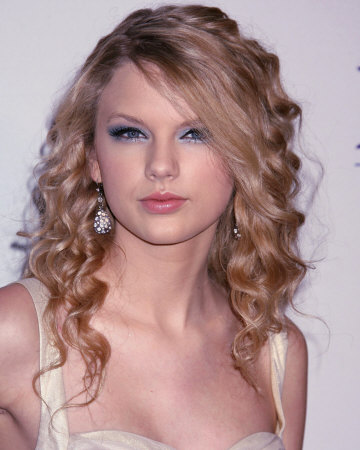 Taylor Swift Natural Hair, Long Hairstyle 2011, Hairstyle 2011, New Long Hairstyle 2011, Celebrity Long Hairstyles 2027