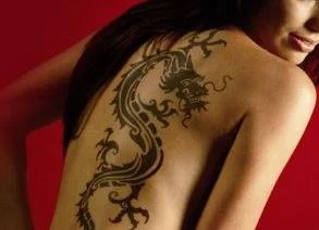 tatuagens femininas de dragão