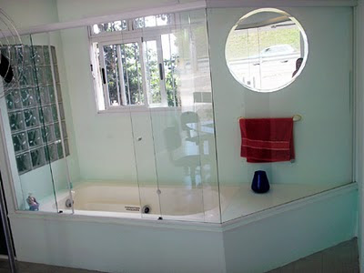 banheiro com banheira