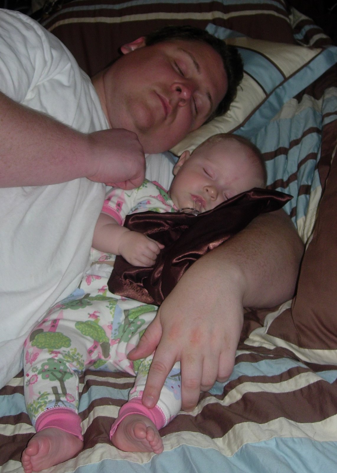 [addy+daddy+sleeping.JPG]