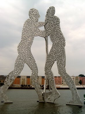 Molecule men
