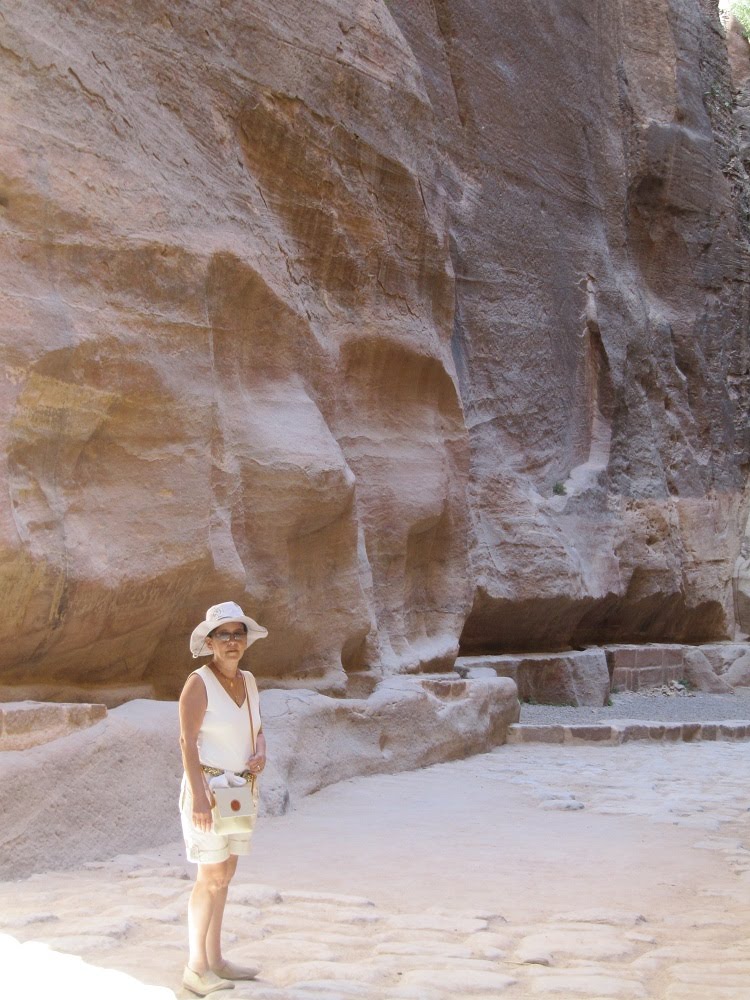 [54-desfilad.petra.jpg]