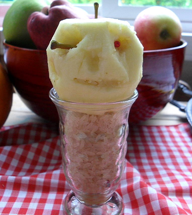 Frolicking Freckles Apple Wrap & An Apple Face