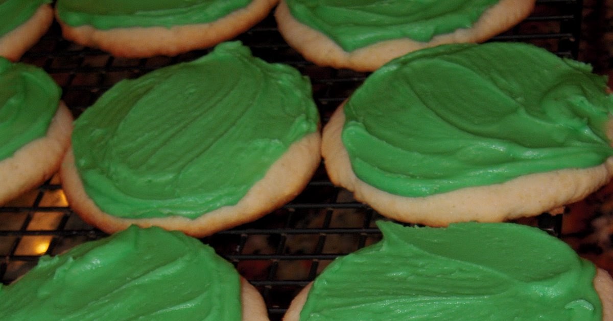 Sour Cream Sugar Cookies & Buttercream Frosting Plain Chicken