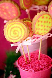 Table à desserts : du rose et des fleurs 3 Table à desserts : du rose et des fleurs 3