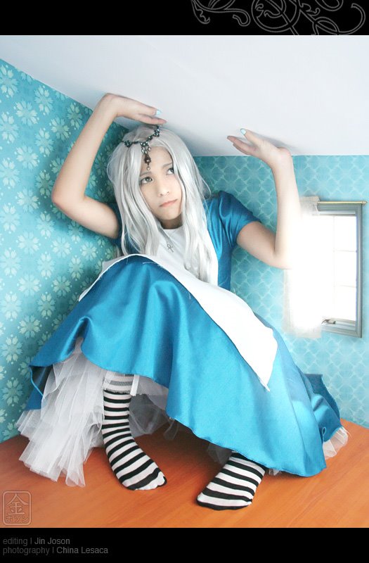 [Alice_in_Wonderland_by_behindinfinity.jpg]
