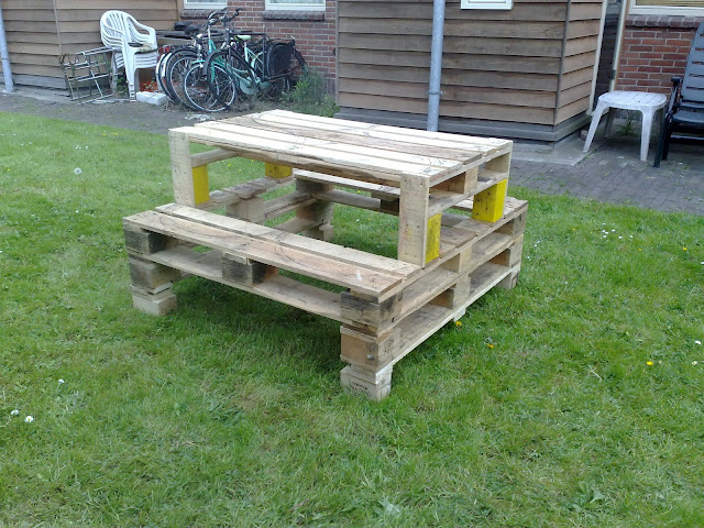 ErieStuff: Pallet Picnic table