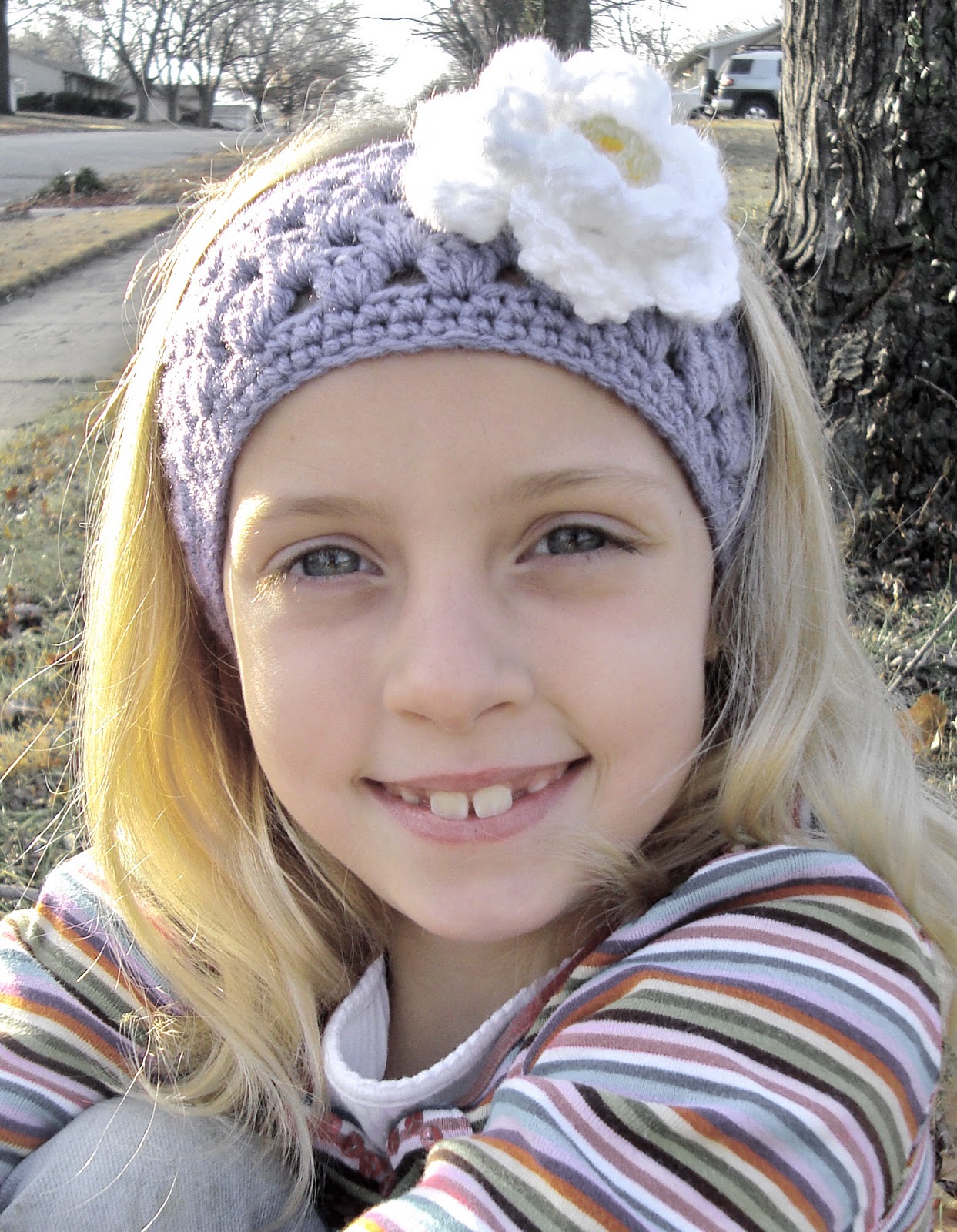 The Twist and Shout Crochet Headband Pattern Hair Bow and Headband Organizer If you have a daughter, you are probably like me you probably have a drawer FULL of adorable headbands, bows, and hair pieces. Well that drawer is a thing of my past, as I’ve finally found the time to create an incredible hair bow and headband organizer using a beautiful chicken wire frame from Close to.