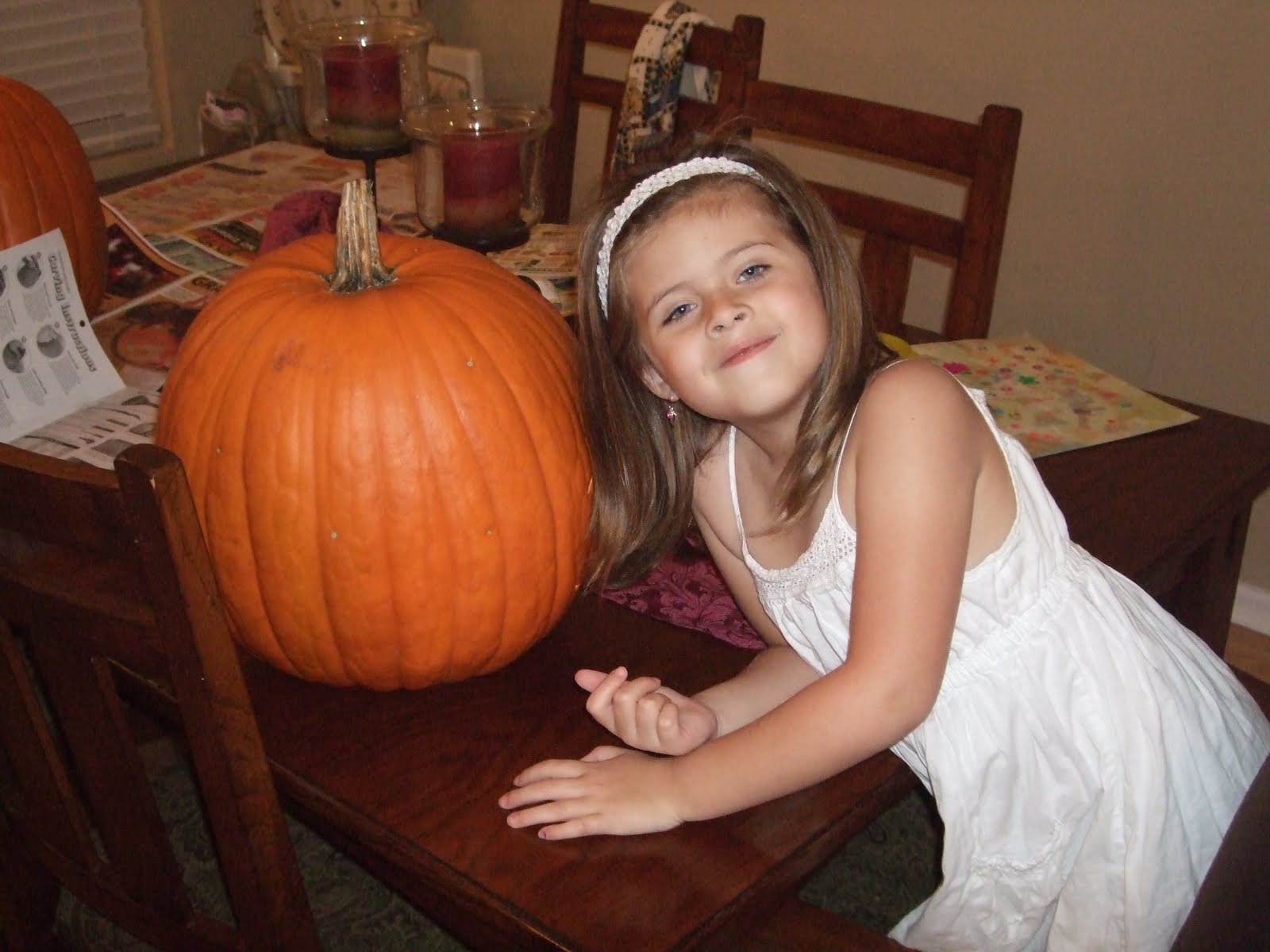 [2009_1026DecoratingPumpkins0026.JPG]