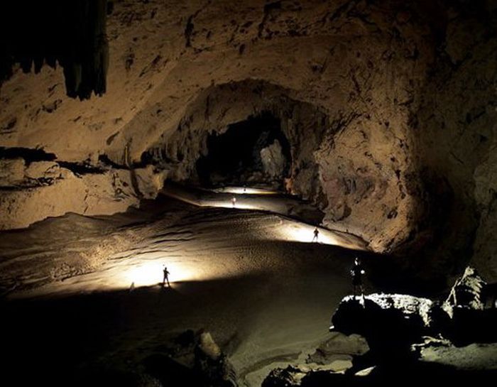 SOBRE LA CUEVA DE HERCULES SOBRE LA CUEVA DE HERCULES