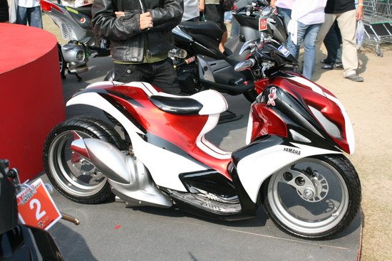 Yamaha X1R Pictures