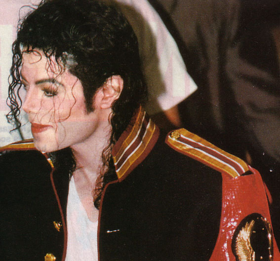 Mike-michael-jackson-13064249-567-529.jpg