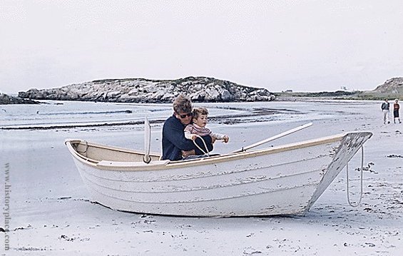 [JFK+in+Boat.jpg]