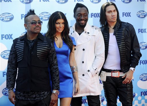 [black-eyed-peas-and-fergie-before-the-show.jpg]