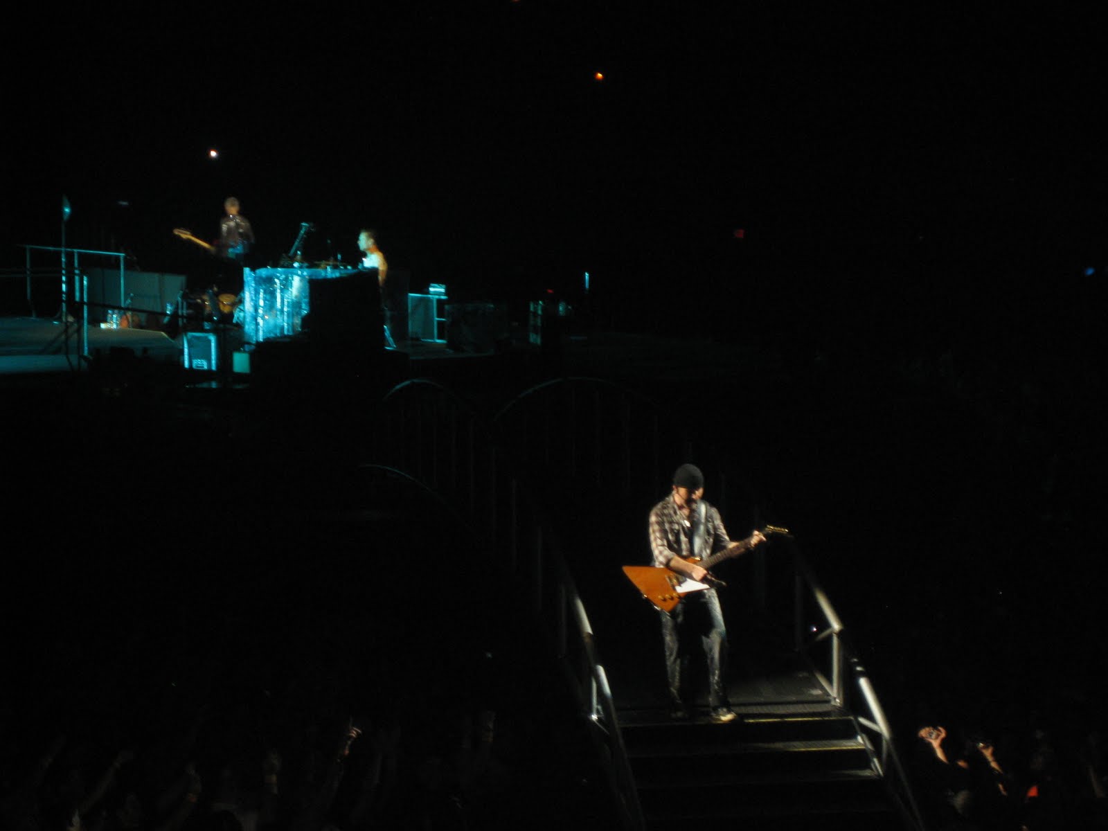 [U2+002.jpg]