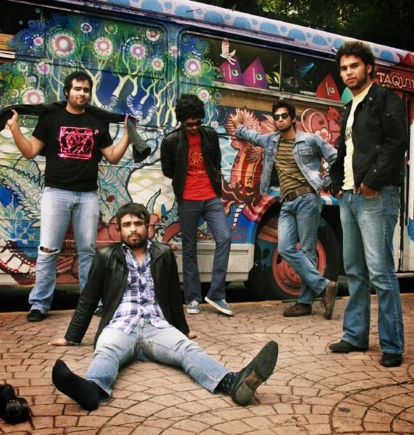 Smash Radio Enjambre Firma Con Emi