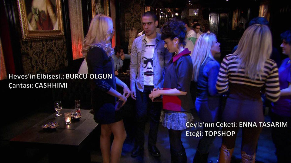 Kucuk Sirlar 25 Bolum Su Nun Aysegul Un Cet In Ali Nin Arzu Nun Ve Demir In Kiyafet Markalari Moda Trend Kadin Erkek Cocuk Bebek Tasarim