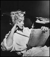 marilyn_monroe_reading