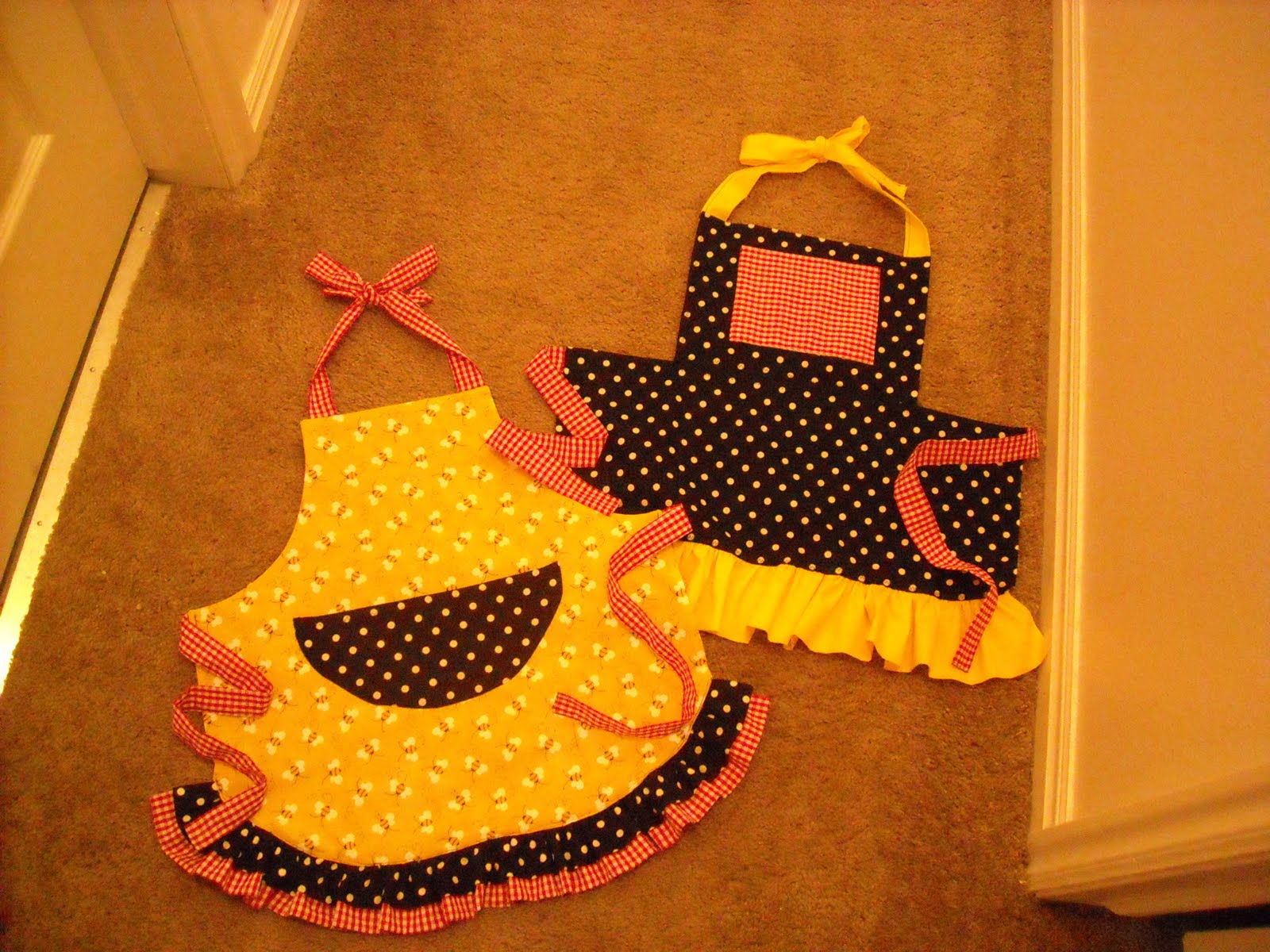 Clark and Lily Mini Aprons Tutorial