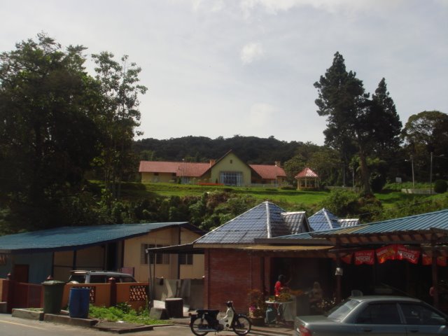[colonial+bungalow+-+feb+2008.JPG]