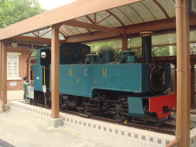 [Kowloon+Canton+Railway+train+1924.JPG]