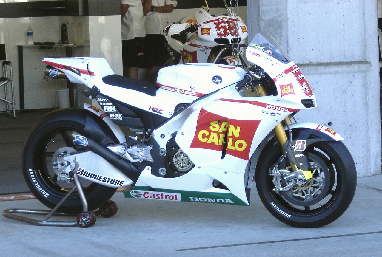 marco simoncelli crash marco simoncelli crash