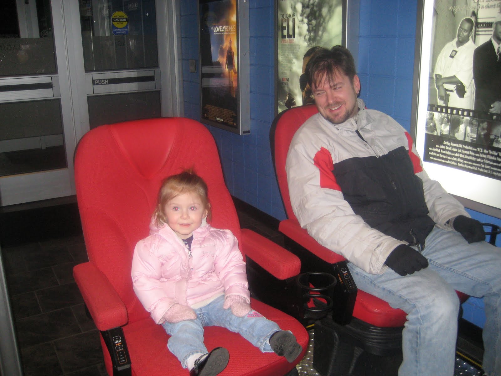 [[2010.02.02]+Maggie+and+Daddy+at+the+movies.JPG]