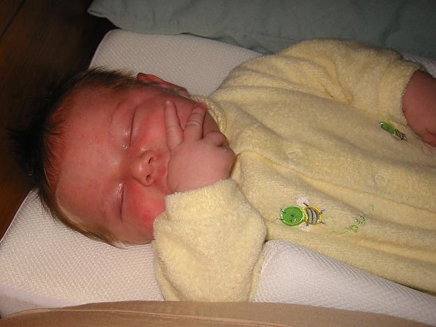 [[2007.08.06]+Thumb+sucking_1.JPG]