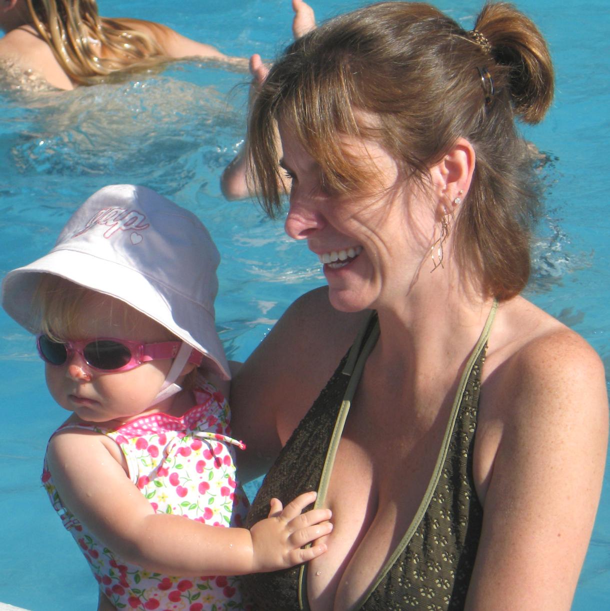 [Maggie+and+mommy+swimming.JPG]
