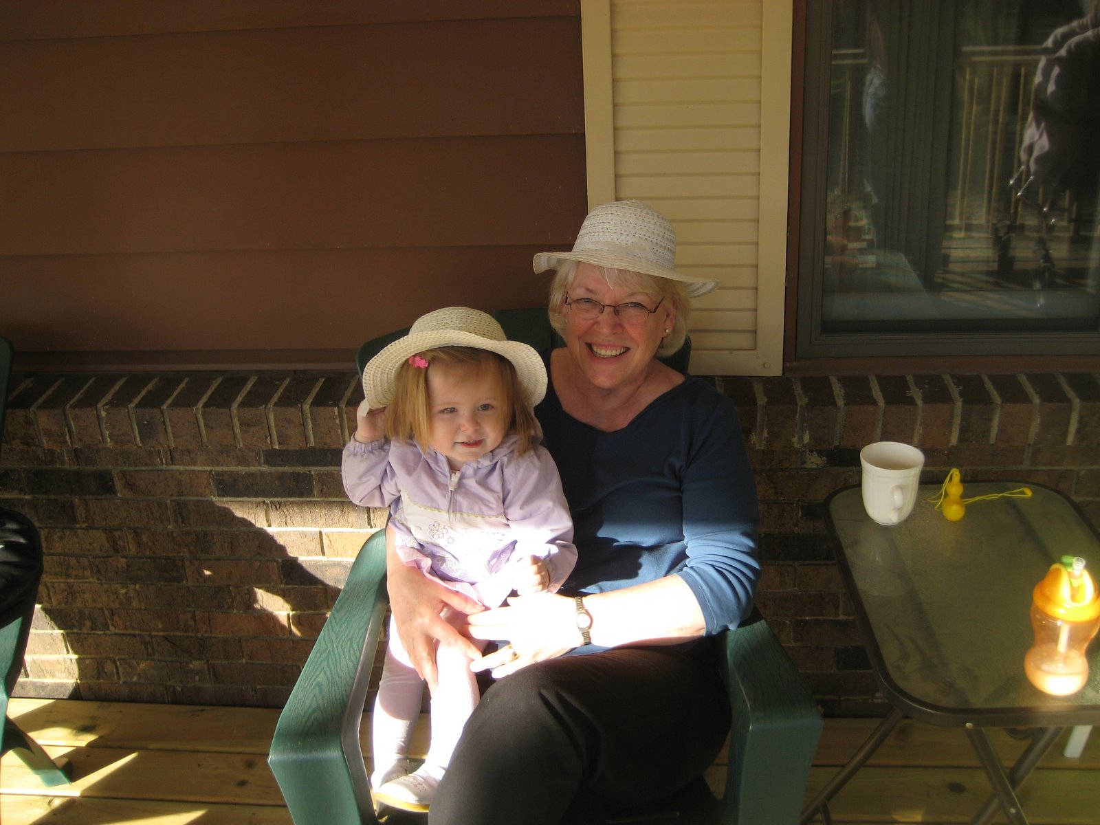 [[2009.04.12]+In+my+Easter+bonnet+with+Mimi+1.JPG]