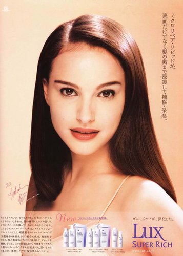 Wajah cantiknya nan klasik deng...