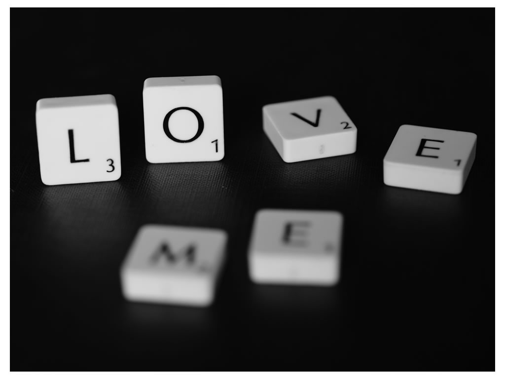 http://4.bp.blogspot.com/_g96H8L3ywjw/S7DDIZz02oI/AAAAAAAAAnI/zttp_3dMw2k/s1600/love-me.jpg