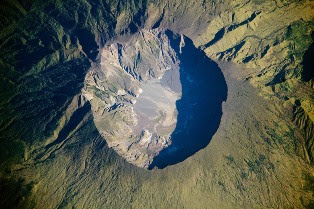 Melihat Dahsyatnya Letusan Gunung Tambora [ www.BlogApaAja.com ]