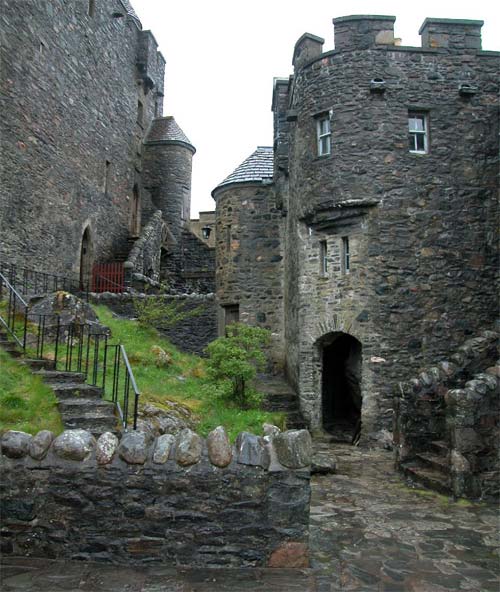 [inside-eilean-donan.jpg]