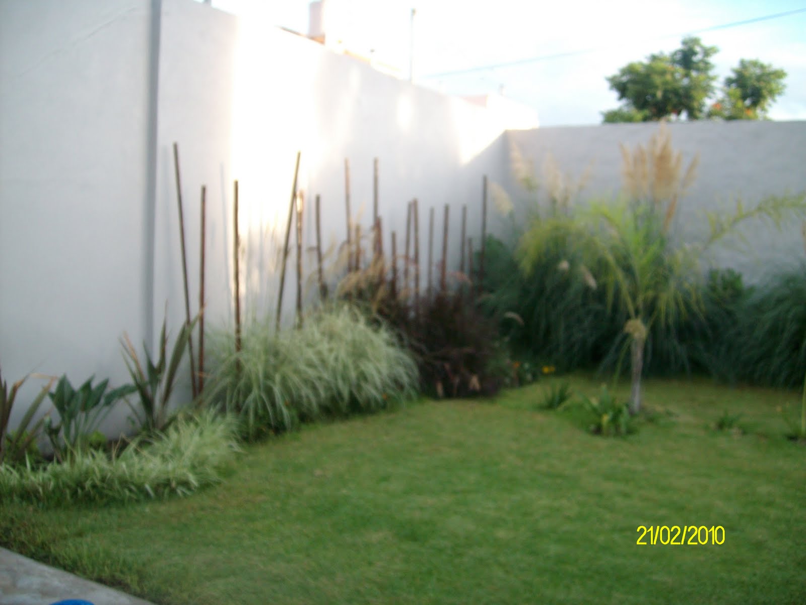 imagens jardins modernos:VIVERO EL PINAR: Diseños modernos de parques y jardines imagens jardins modernos:VIVERO EL PINAR: Diseños modernos de parques y jardines