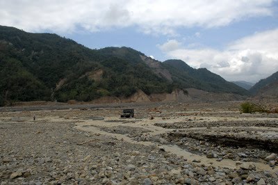 [The+China+Beat+--+Siaolin+Stands+Up2.jpg]