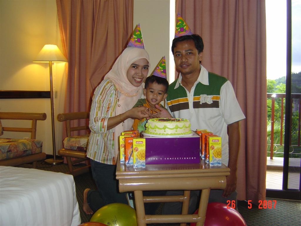[afamosa+bday+adik+008+(Large).jpg]