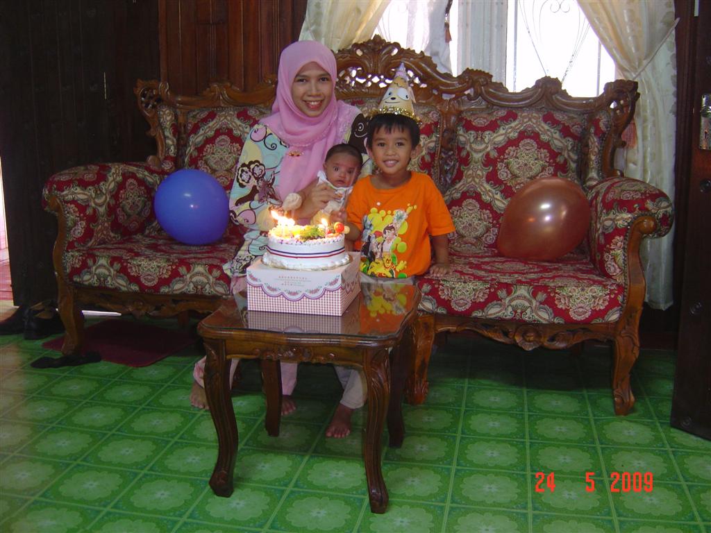 [bday+zharfan+4th+24may2009+013+(Large).jpg]