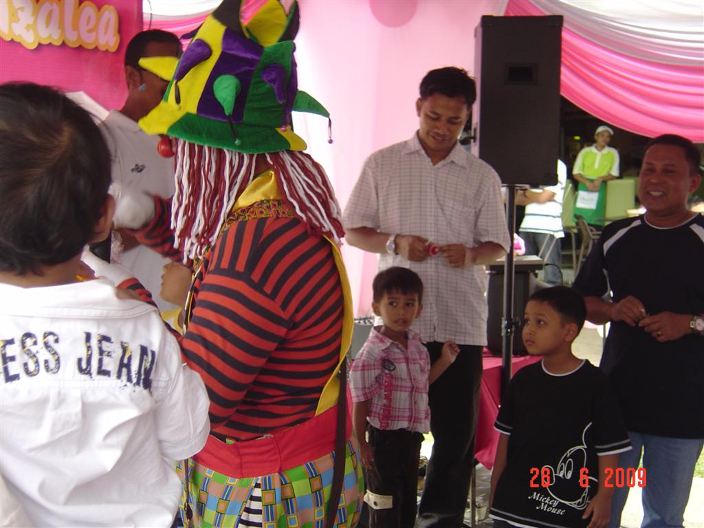 [sarakids+&+pic+salam+035+(Large).jpg]